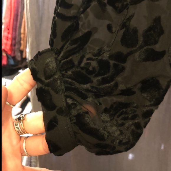 Lioness - Eastside Velvet Crop Top in Black XS - Picture 6 of 7